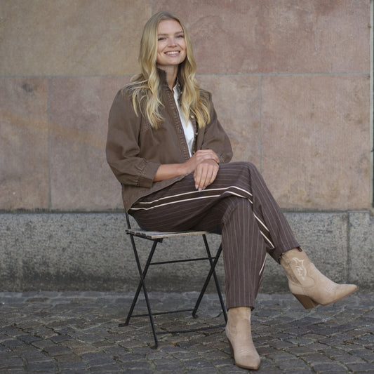 Violet buxur, brúnar