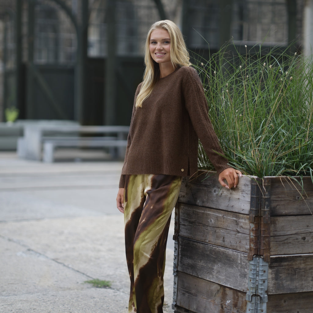 Zoe peysa, dökkbrún