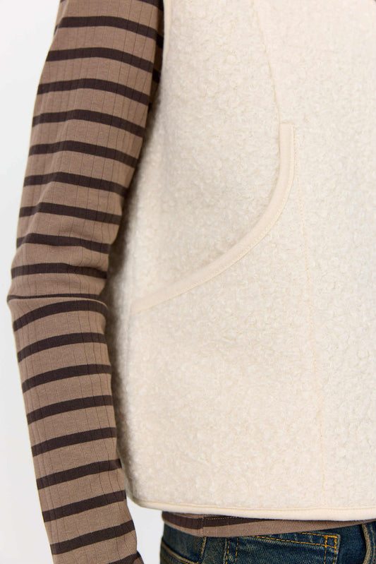 Nissa-1 vesti, ljóst