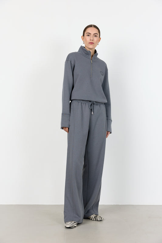 Nuka buxur, dökkgráar