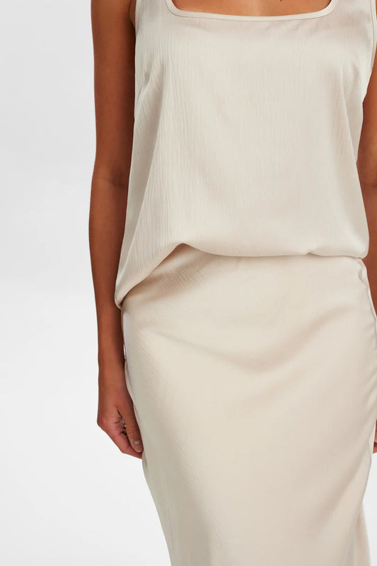 NuIvory pils, ljóst