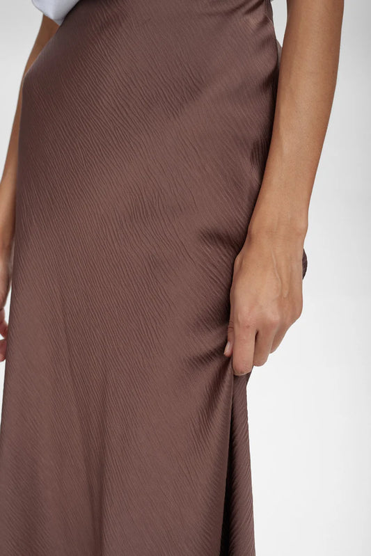 NuIvory pils, brúnt