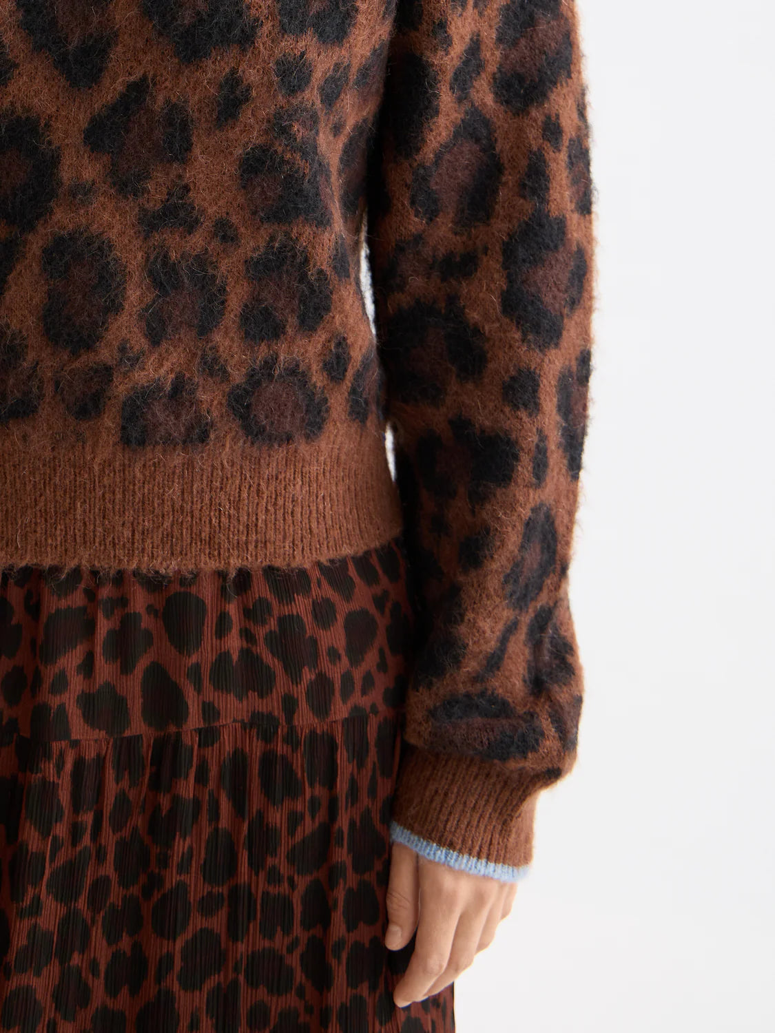 Fuzzy jacquard peysa, hlébarða