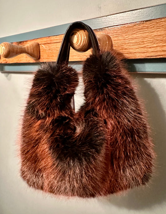 Guess loðtaska, ryðbrún