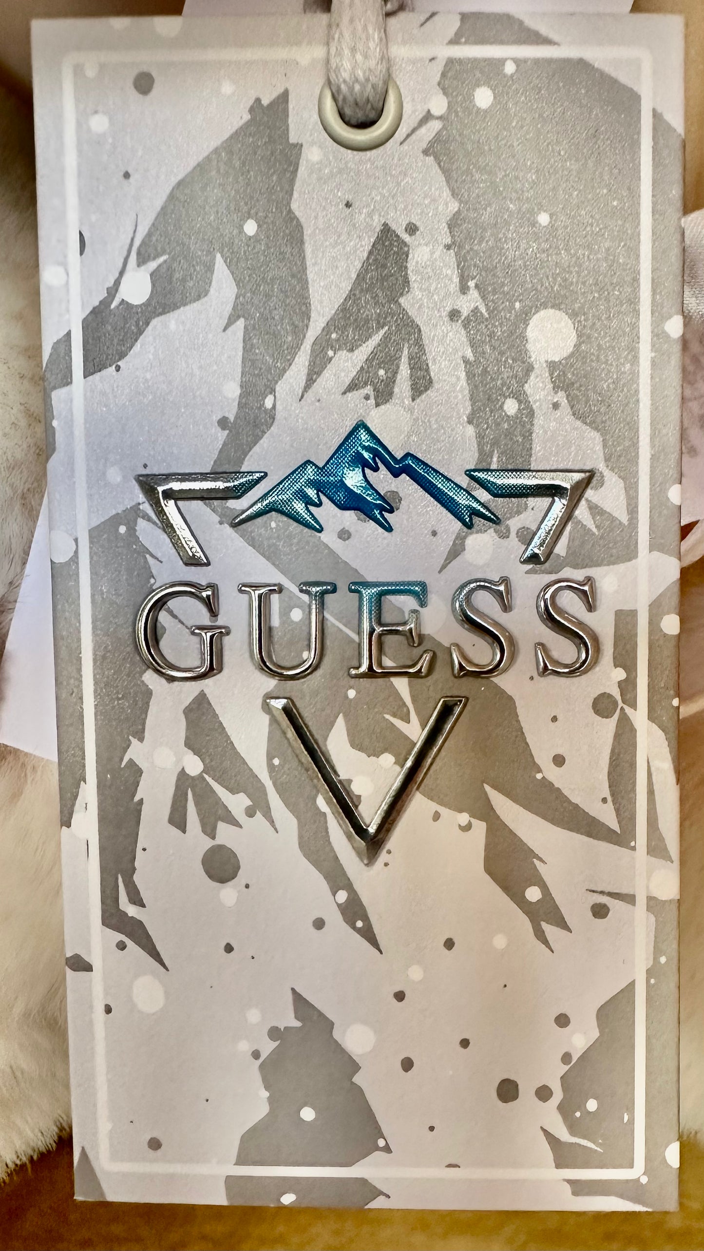 Guess loðhúfa, hvít