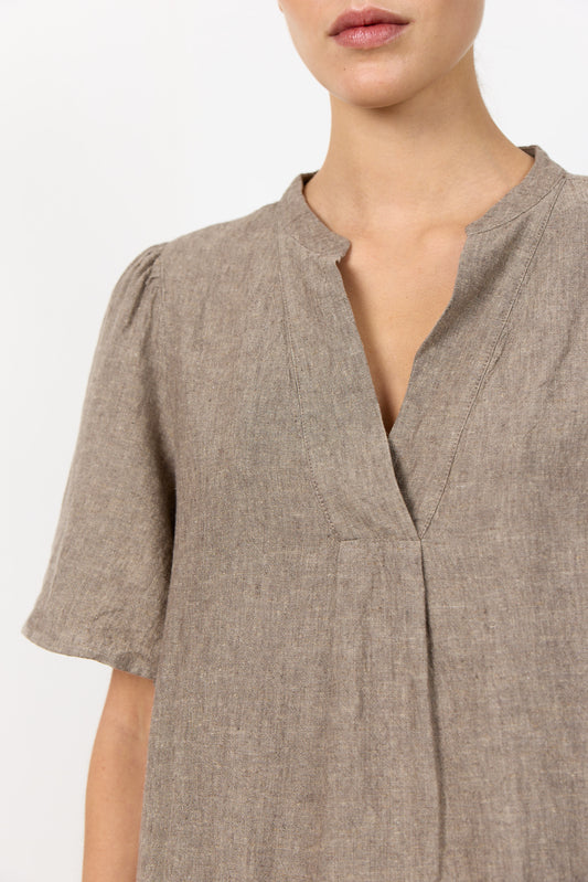 Naja hörblússa, brún