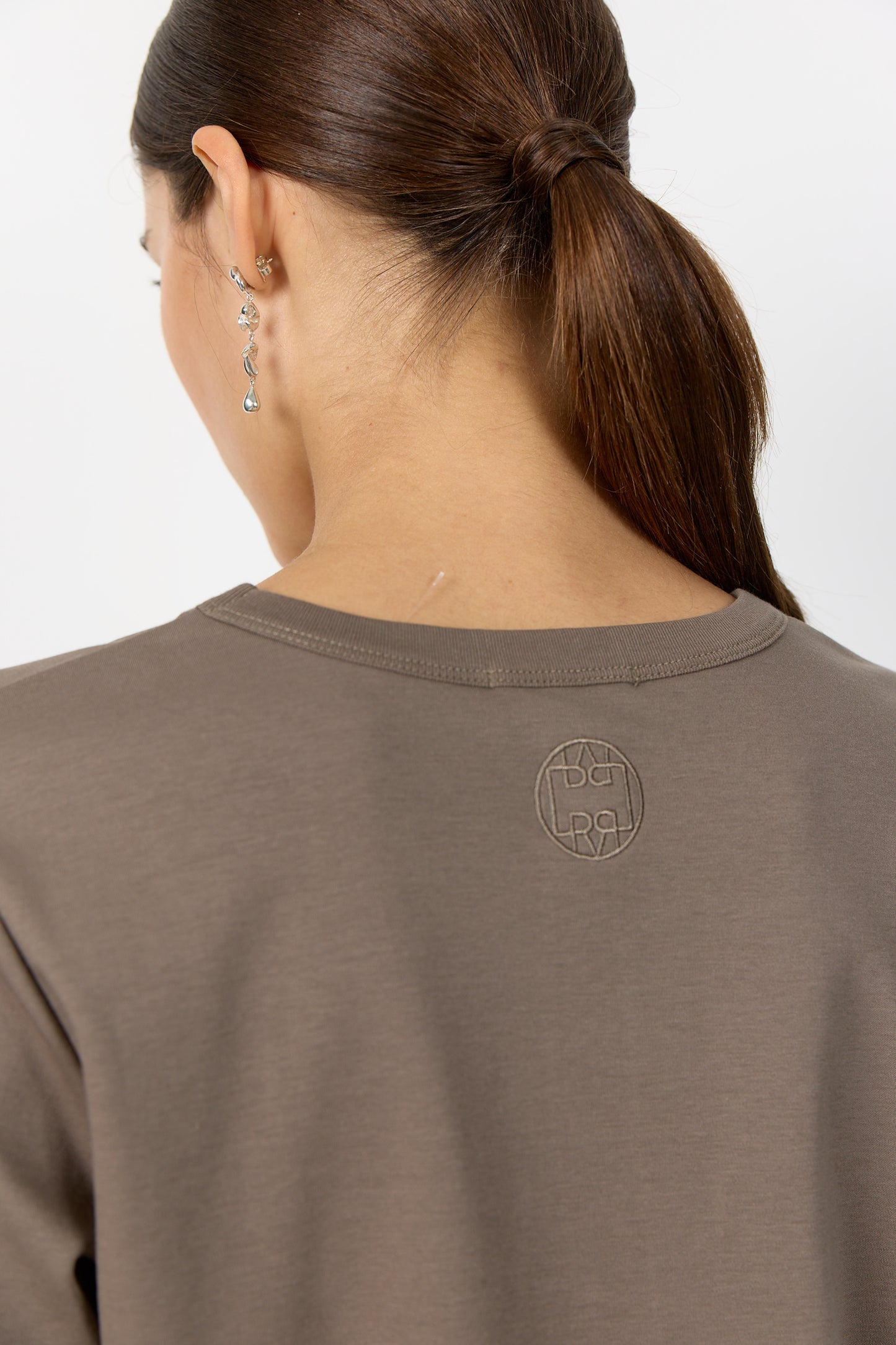 Paloma stuttermabolur, brúnn