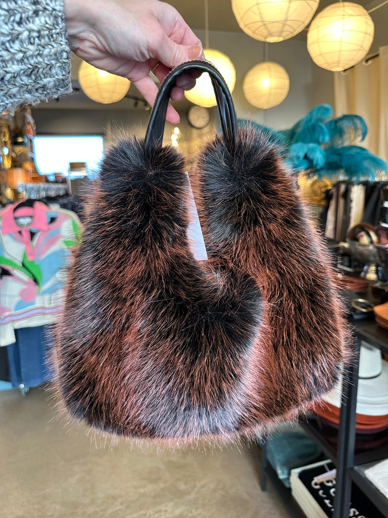 Guess loðtaska, ryðbrún