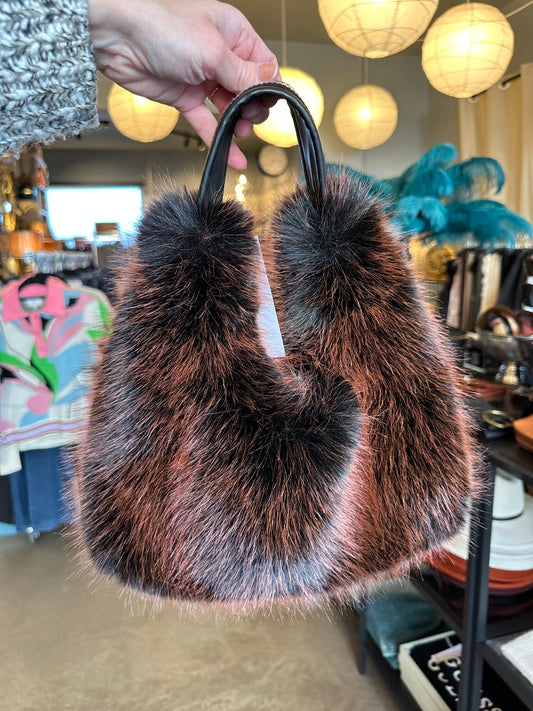 Guess loðtaska, ryðbrún