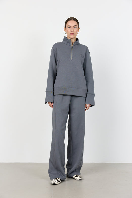 Nuka peysa, dökkgrá