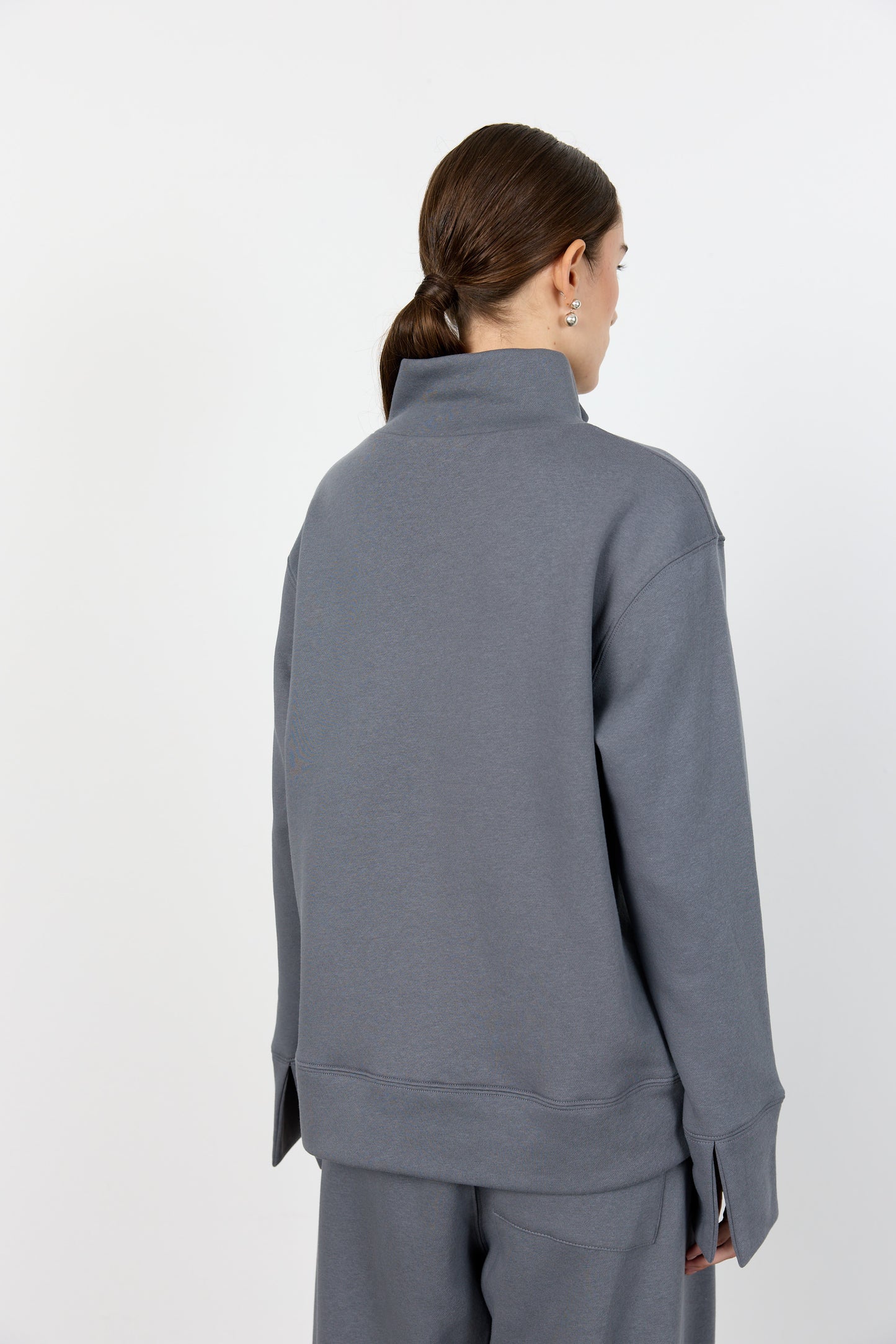 Nuka peysa, dökkgrá