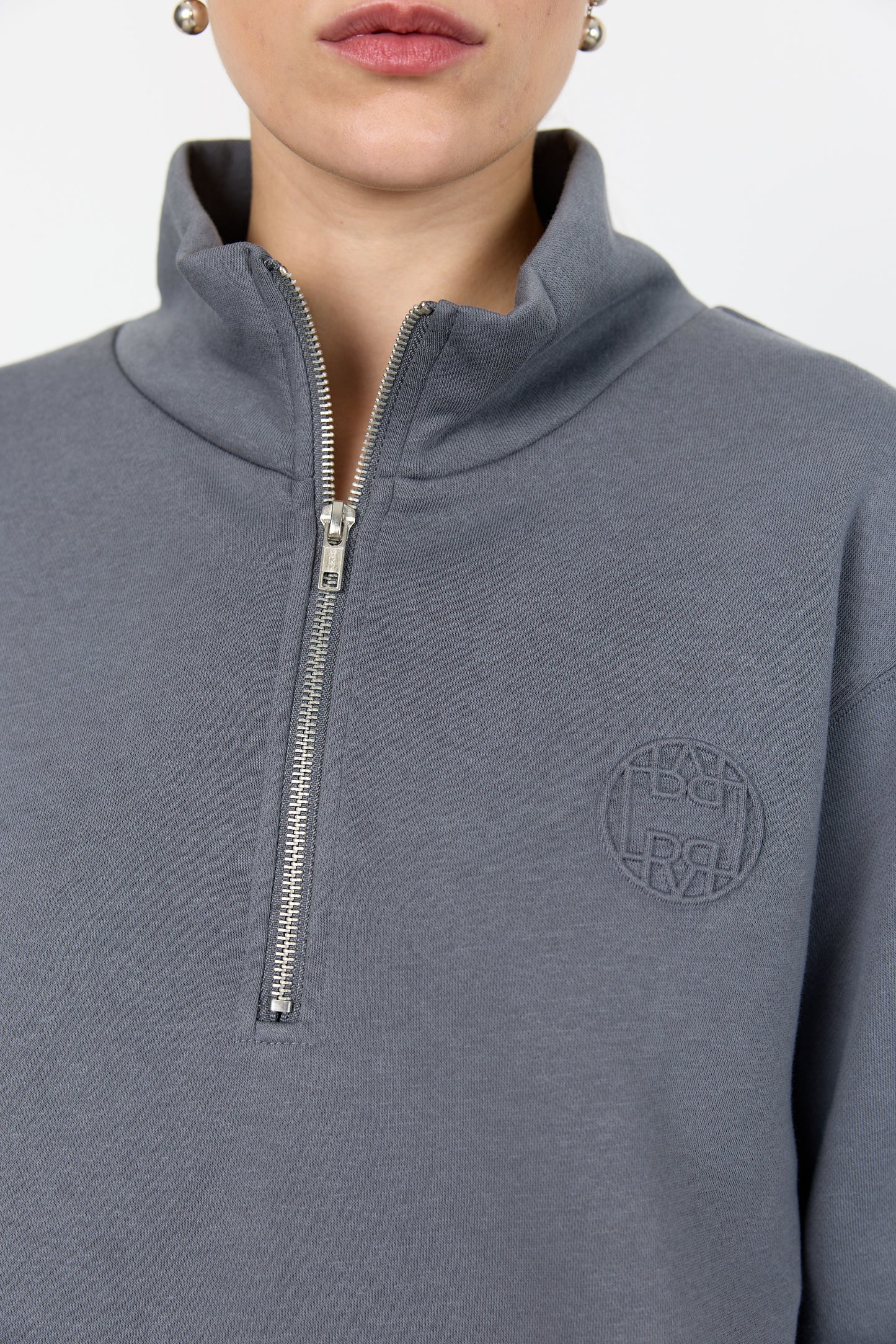 Nuka peysa, dökkgrá