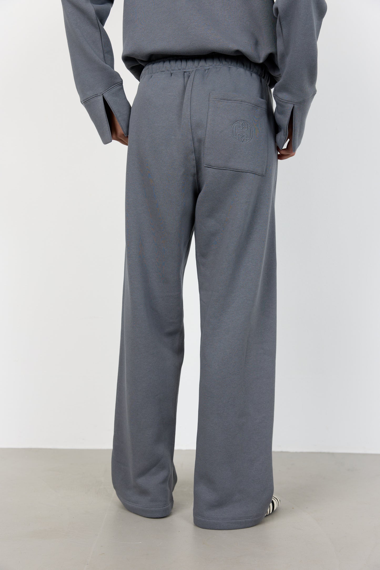 Nuka buxur, dökkgráar