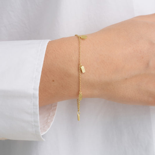 Armband gyllt með plötum