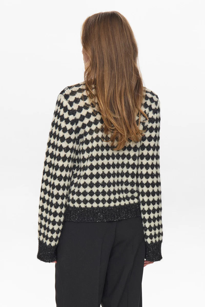 NuBila peysa, svört