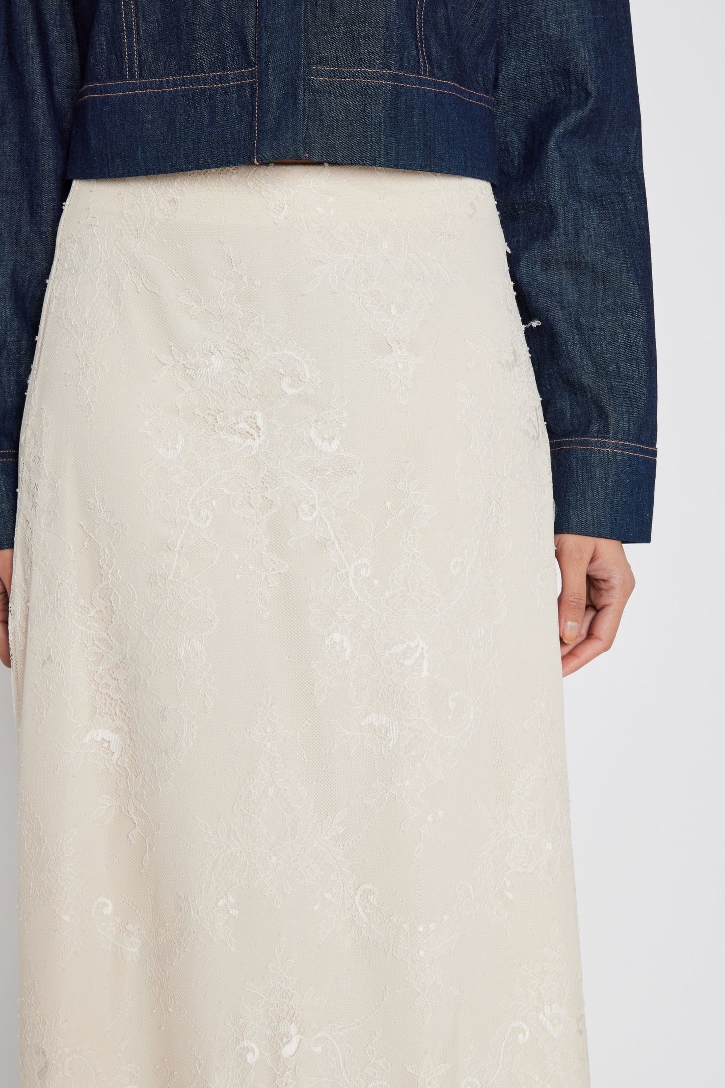 JuaniaBBIna pils, ljóst