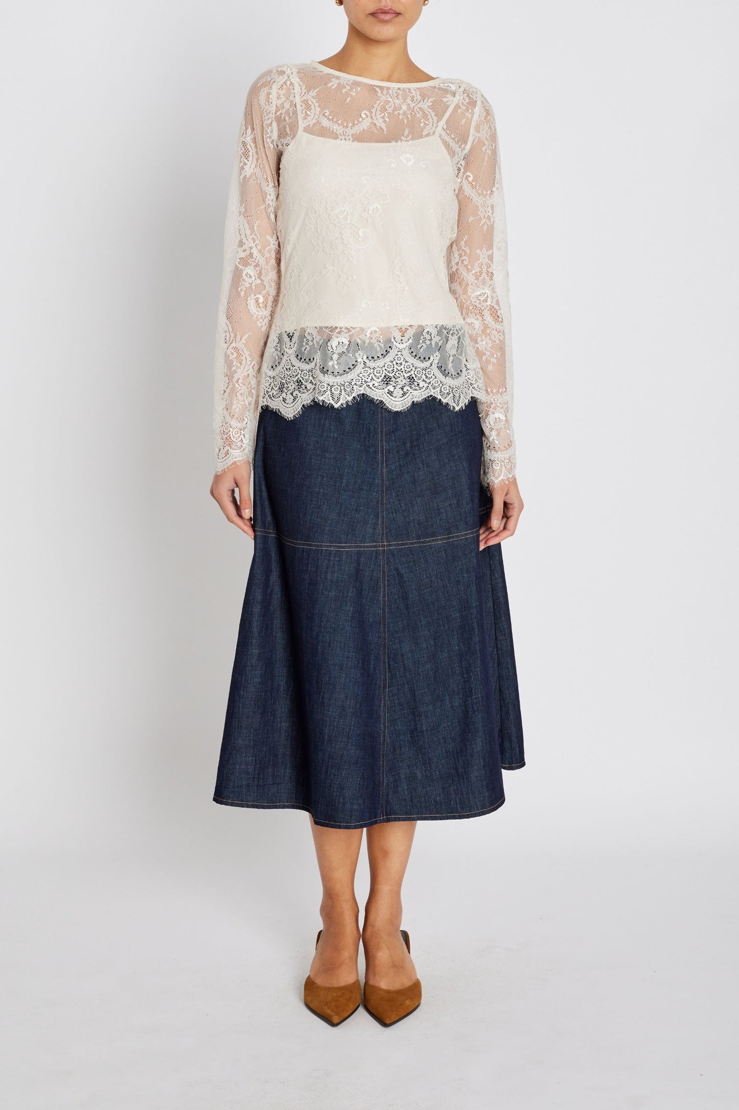 JuaniaBBSynvia blúndubolur