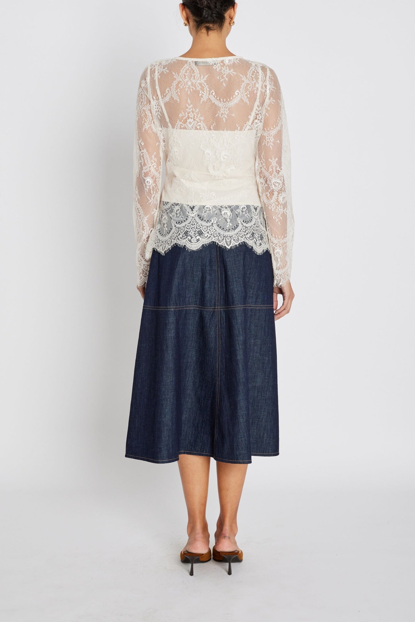 JuaniaBBSynvia blúndubolur