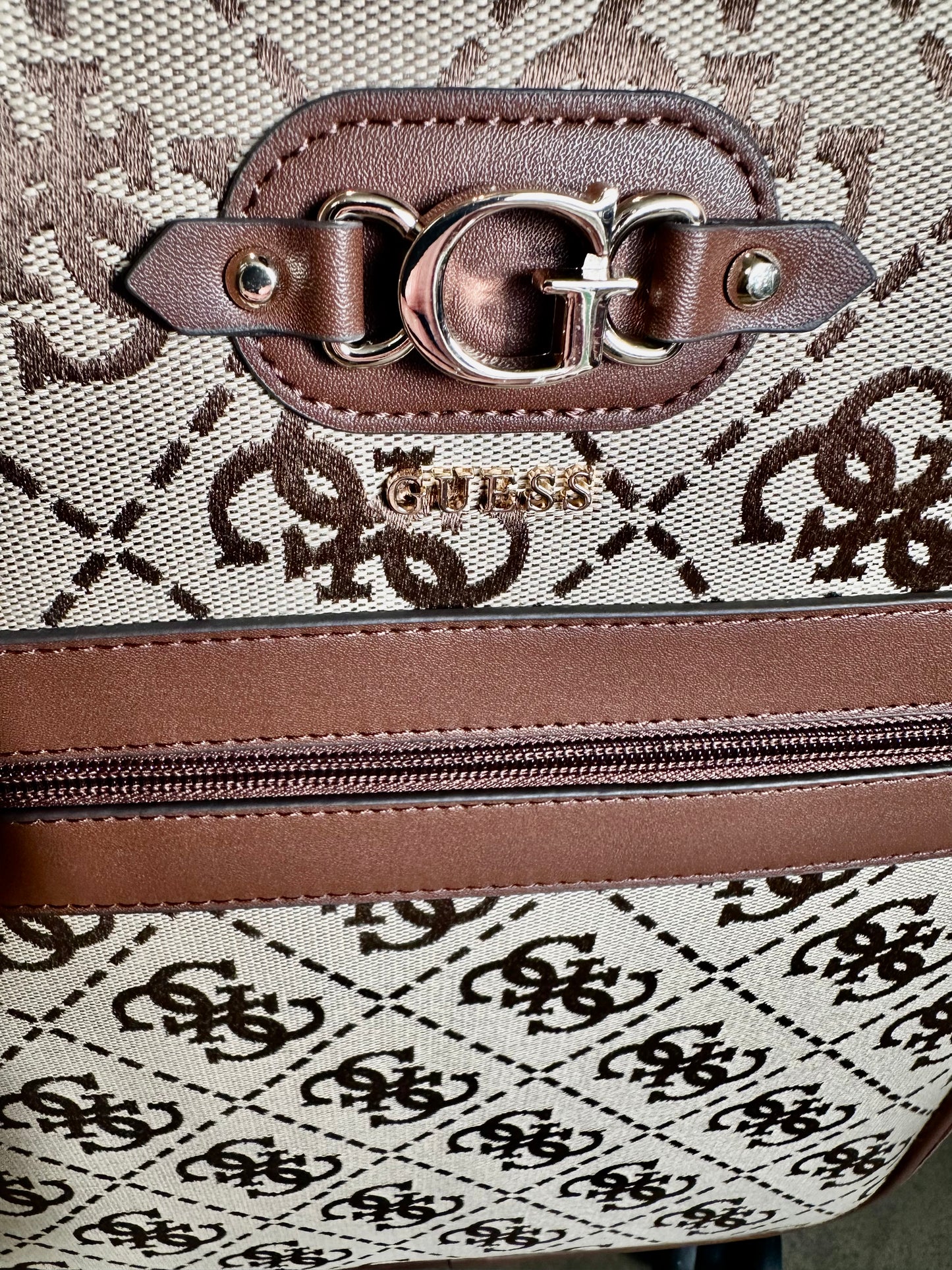 Guess Samantha handfarangurstaska