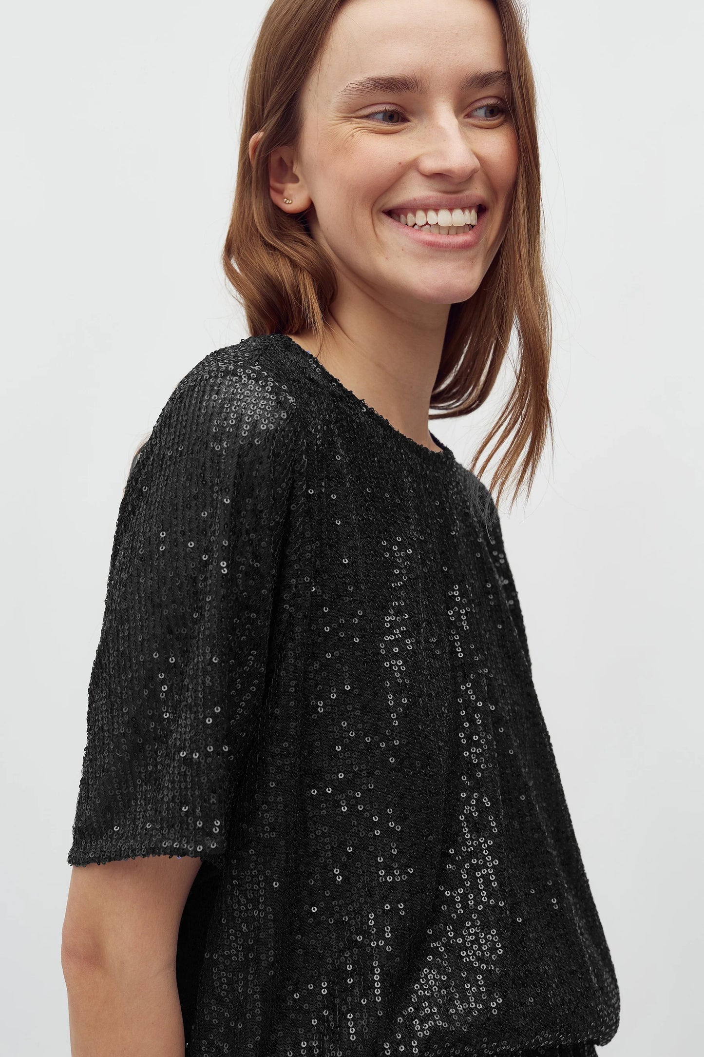 Emrilla-M pallíettutoppur, svartur