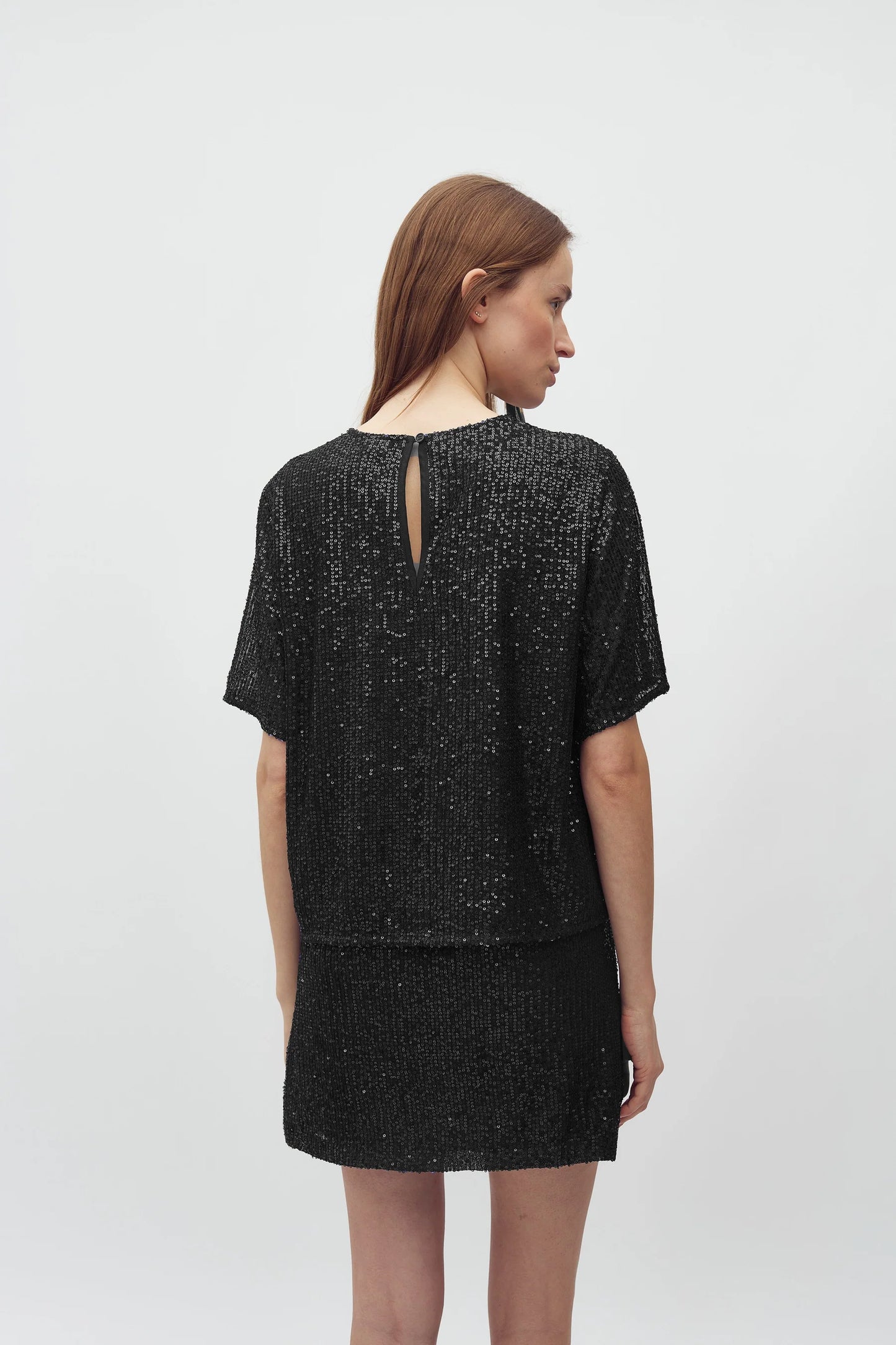 Emrilla-M pallíettutoppur, svartur