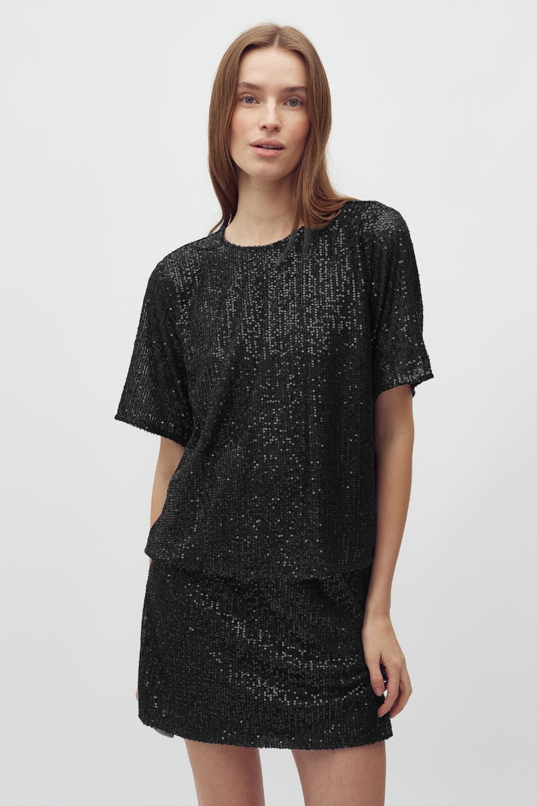 Emrilla-M pallíettutoppur, svartur